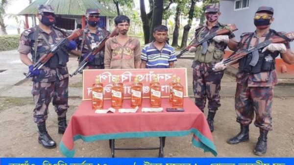 সুনামগঞ্জ সীমান্তে মদ,ভারতীয়,রুপিসহ ২ জন আটক।
