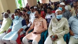 বাঁশকল বসিয়ে চাঁদাবাজি বন্ধ করতে  আন্দোলনে জেলা ট্রাক পিক-আপের মালিক শ্রমিকরা