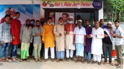 রায়নগর দর্জিবন্দ এলাকায় হেয়ার এন্ড মেইক জেন্টস পার্লার এর উদ্বোধন
