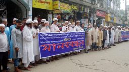 সিলেটের হোটেল গ্রান্ড প্যালেসকে মাদক বিক্রির লাইসেন্স প্রদান প্রক্রিয়ার প্রতিবাদে এলাকাবাসীর মানববন্ধন