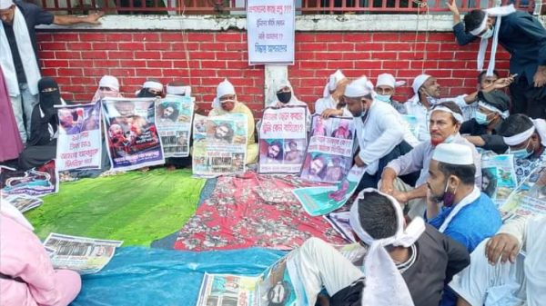 রায়হানের মায়ের অনশন ভাঙালেন সিসিকের মেয়র আরিফ