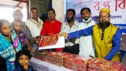 দুর্গাপূজা উপলক্ষে সার্ক মানবাধিকার ফাউন্ডেশনের সিলেট মহানগরের বস্ত্র বিতরণ