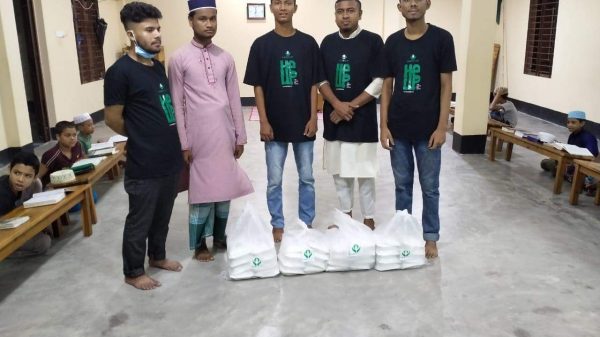 জকিগঞ্জে সেইভ সিলেটের দুইশত খাবার প্যাকেট বিতরণ