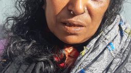 সিলেটের দরগাহ প্রাঙ্গনে নারী ছিনতাইকারীকে গনধোলাই : স্বর্ণের বদলে টাকা আদায়