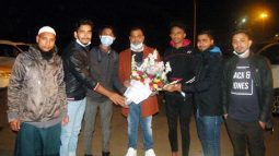 জালালাবাদ এসোসিয়েশন নাপলী সভাপতি সরফ উদ্দিনকে বিমানবন্দরে সংবর্ধনা