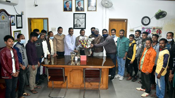 সুবর্ণ জয়ন্তী উদযাপন কমিটিতে মনোনীত হওয়ায় মেয়র আরিফকে জাতীয়তাবাদী পেশাজীবী পরিবারের ফুলেল শুভেচ্ছা