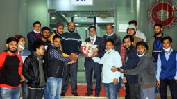 প্রবাসী আ’লীগ নেতা বদরুল ইসলামকে বিমানবন্দরে সংবর্ধনা