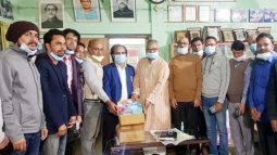 ফটো জার্নালিস্ট এসোসিয়েশনকে শফিকুর রহমান চৌধুরীর স্বাস্থ্য সুরক্ষা সামগ্রী প্রদান