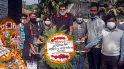 সম্মিলিত নাট্য পরিষদের শ্রদ্ধাঞ্জলি অর্পন