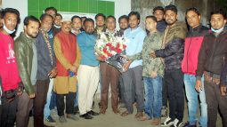 ইলেকট্রিক মার্চেন্ট এসোসিয়েশনের সহ সভাপতি আব্দুল কাদিরকে নয়াসড়ক ক্রীড়া সংস্থার সংবর্ধনা