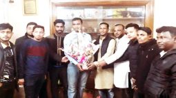 মুকিত তুহিন’কে ফুলেল শুভেচ্ছা বিশ্বনাথ ছাত্রদলের