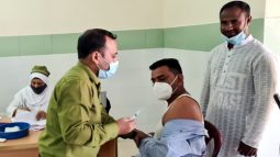 করোনার টিকা নিলেন সিলেট জেলা ছাত্রলীগের সাবেক সভাপতি হিরণ মাহমুদ নিপু
