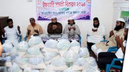আওয়াঈদ আল-খায়ের সমাজ কল্যাণ সংস্থার ইফতার সামগ্রী বিতরণ