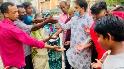 ইফতার বিতরণের মাধ্যমে আল শাহরিয়ারের জন্মদিন পালন