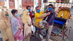 নগরীতে সিলেট জেলা যুব মৈত্রীর মাস্ক বিতরণ