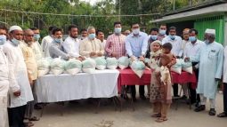 ঐতিহাসিক মুজিব নগর দিবস উপলক্ষে জেলা মৎস্যজীবী লীগের খাদ্য সামগ্রী বিতরণ