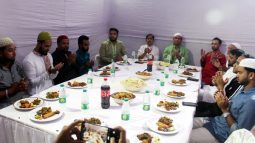 মরহুম রিয়াজ উদ্দিন আহমেদের মৃত্যুবার্ষিকীতে নূরানী আদর্শ মক্তব খানায় এতিমদের মাঝে ইফতার বিতরণ ও দোয়া মাহফিল