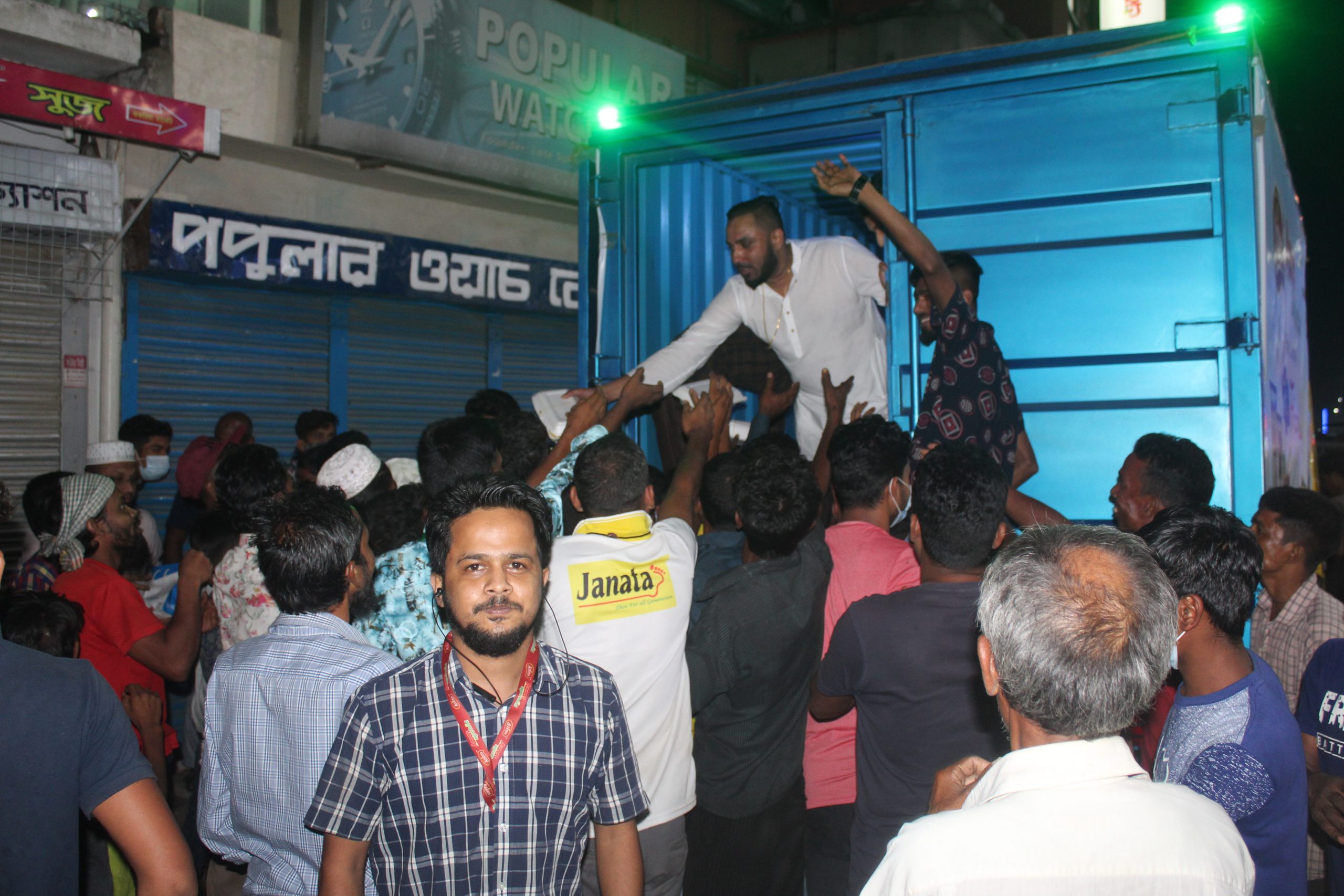 ফিজা এন্ড কোং বিডি ইউ.কে ও আজিন এগ্রো ফুডের চেয়ারম্যানের সেহরী বিতরণ