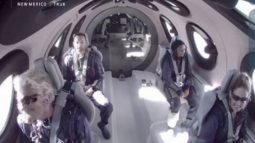 ইতিহাস গড়লেন ভার্জিন গ্রুপের প্রতিষ্ঠাতা স্যার রিচার্ড ব্রানসন (৭০)