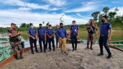 জাফলংয়ে টাস্কফোর্সের অভিযান, বালুবাহী নৌযান আটক করে ২ লাখ টাকা জরিমানা