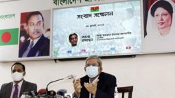 সরকারের চাপে বিএনপি জোট ছাড়ার সিদ্ধান্ত নিয়েছে বলে মন্তব্য করেছেন বিএনপির মাহসচিব মির্জা ফখরুল ইসলাম আলমগীর।