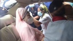 করোনার টিকা নিলেন খালেদা জিয়া