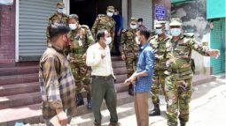 ছাতকে লকডাউন অমান্যকারীর বিরুদ্ধে ভ্রাম্যমাণ আদালতের জরিমানা